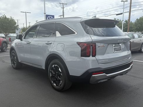 Used 2025 Kia Sorento S w/ Panoramic Sunroof Package FWD image 7
