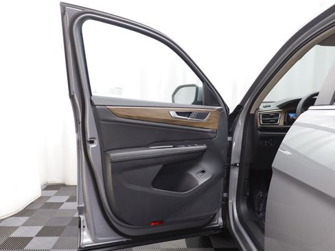 New 2026 Volkswagen Atlas SE image 4