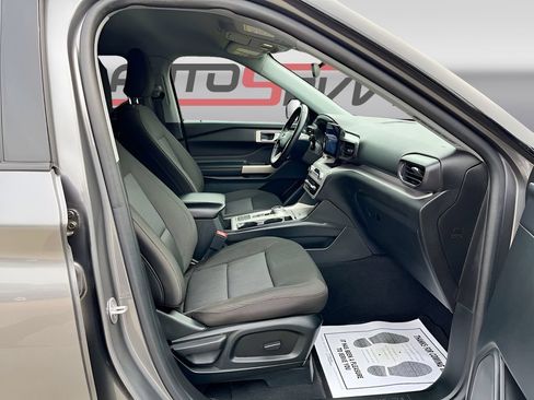 Used 2023 Ford Explorer XLT RWD image 28