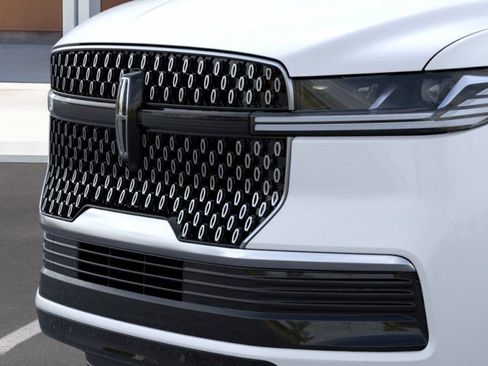 New 2026 Lincoln Navigator L Reserve AWD/4WD image 17