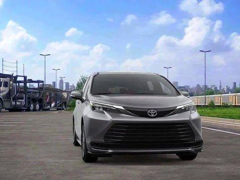 New 2026 Toyota Sienna LE AWD/4WD image 38