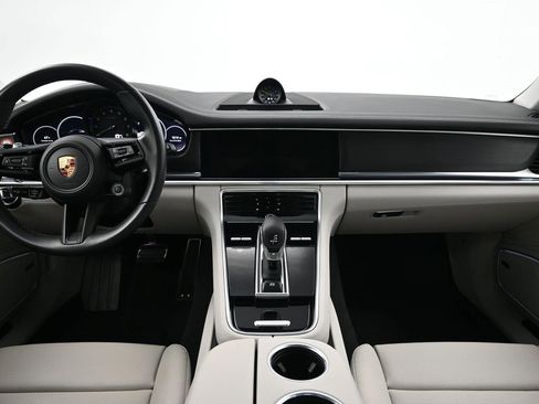 Used 2022 Porsche Panamera 4 image 9