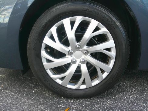 Used 2019 Toyota Corolla LE image 26