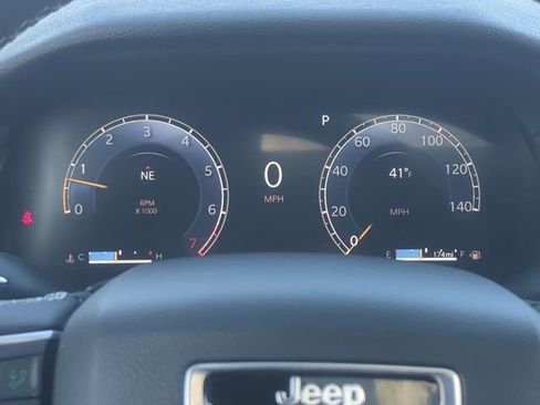 Used 2024 Jeep Grand Cherokee Laredo X image 16