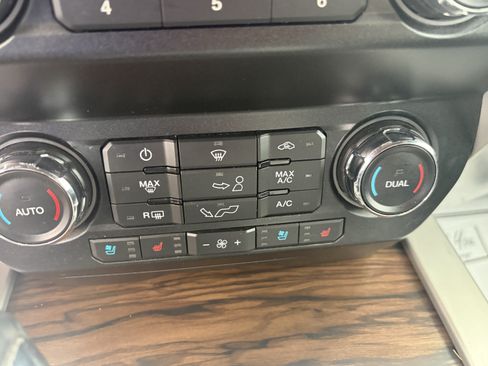 Used 2019 Ford F150 Lariat w/ FX4 Off-Road Package AWD/4WD image 21