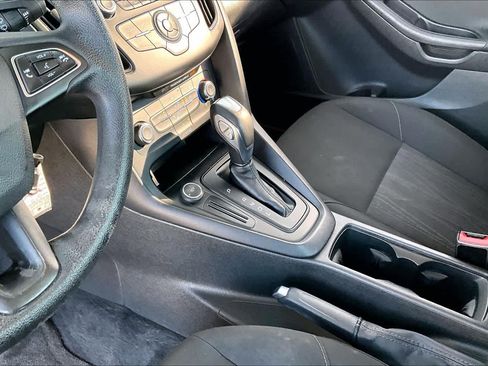 Used 2015 Ford Focus SE FWD image 17