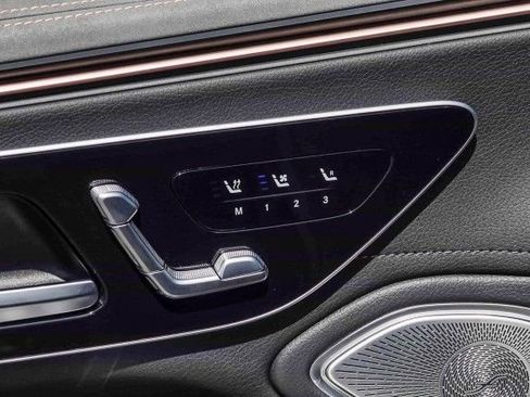 New 2022 Mercedes-Benz EQS 580 4MATIC Sedan image 19