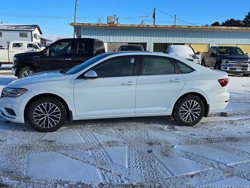 Used 2021 Volkswagen Jetta SE w/ SE Cold Weather Package image 1