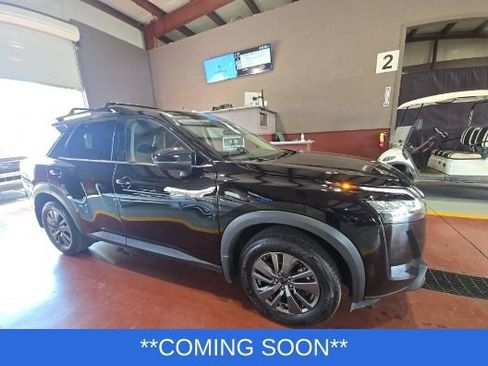 Used 2022 Nissan Pathfinder SV image 2