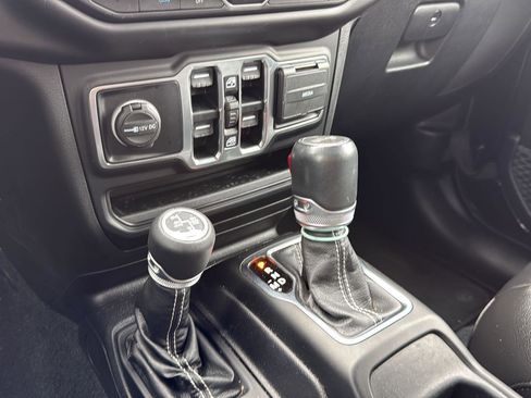 Used 2021 Jeep Wrangler Unlimited Sahara w/ Cold Weather Group image 17