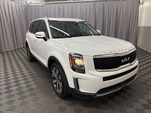 Certified 2022 Kia Telluride S AWD/4WD image 4