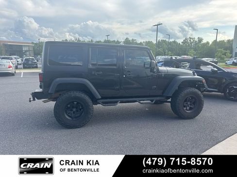 Used 2017 Jeep Wrangler Unlimited Sport w/ Connectivity Group AWD/4WD image 12