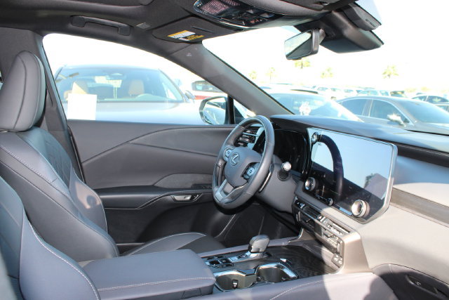 Used 2025 Lexus RX 350 Premium w/ Convenience Package FWD image 5