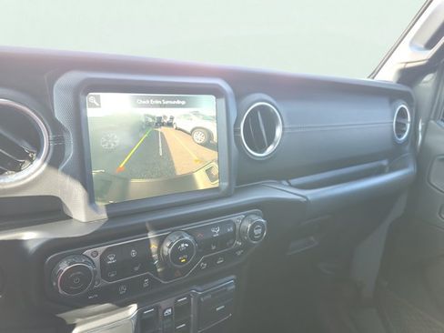 Used 2020 Jeep Gladiator Overland AWD/4WD image 36
