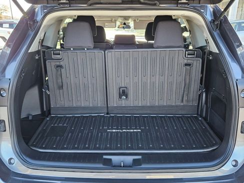 Certified 2023 Toyota Highlander L image 13