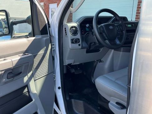 Used 2024 Ford E-450 and Econoline 450 Super Duty w/ Power Windows & Locks Group RWD image 18