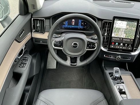 Certified 2025 Volvo XC90 B6 Plus image 5