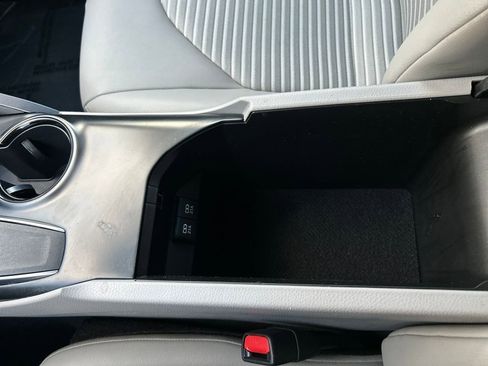 Certified 2020 Toyota Camry SE image 23