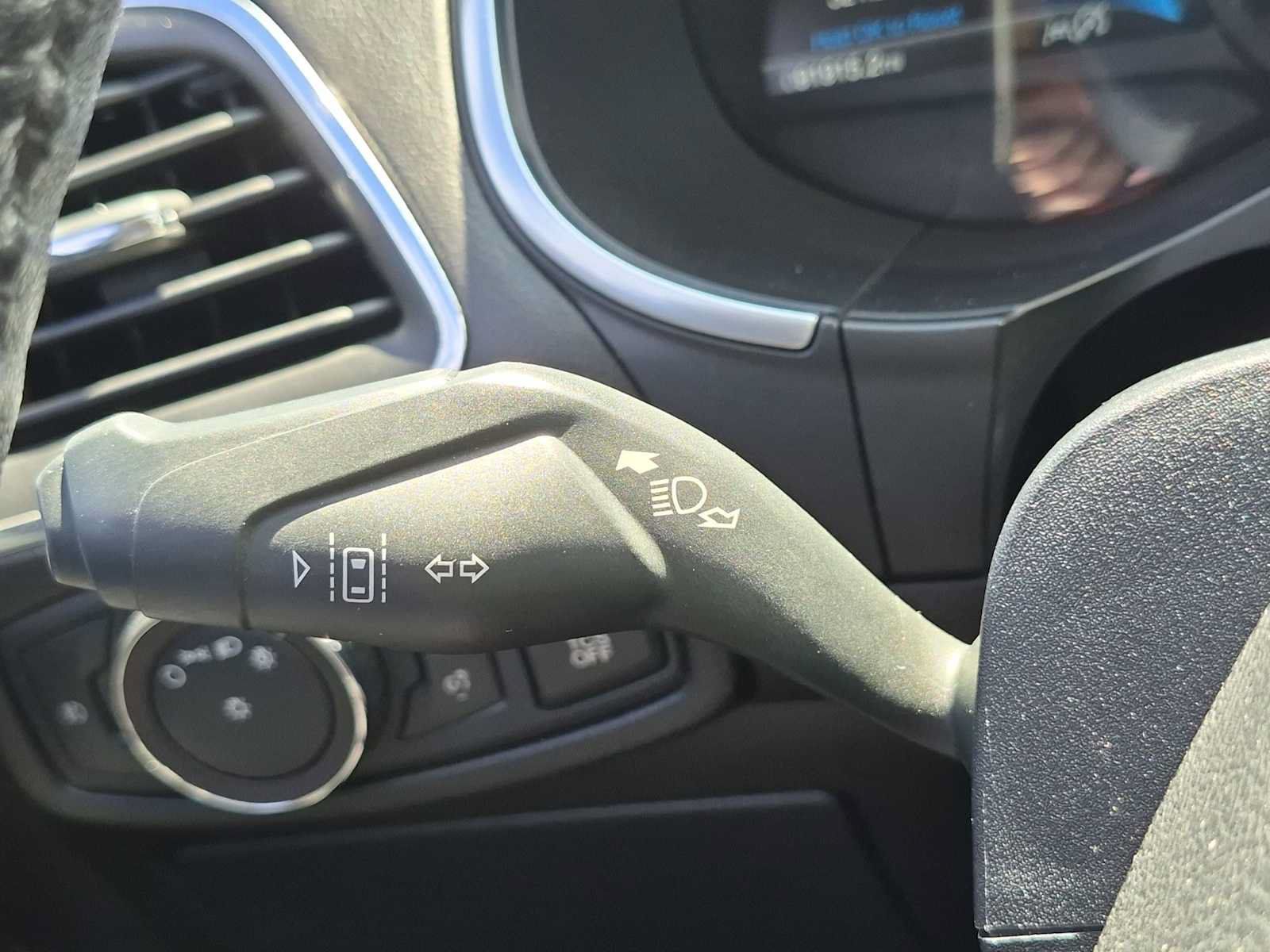 Used 2019 Ford Edge Titanium FWD image 26