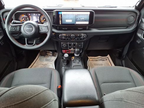 Used 2024 Jeep Wrangler Unlimited Rubicon w/ Technology Group image 10