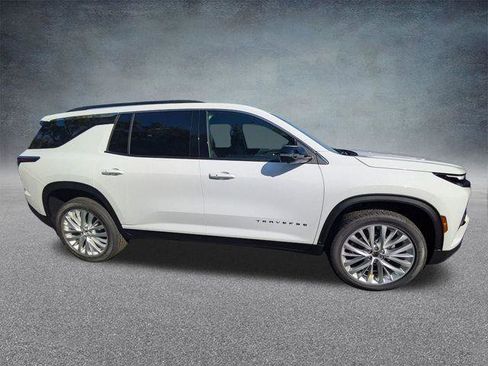 New 2026 Chevrolet Traverse LT w/ Driver Confidence Package FWD image 3
