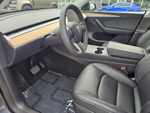 Used 2024 Tesla Model Y Long Range AWD/4WD image 11