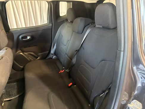 Used 2021 Jeep Renegade Latitude w/ Convenience Group AWD/4WD image 16