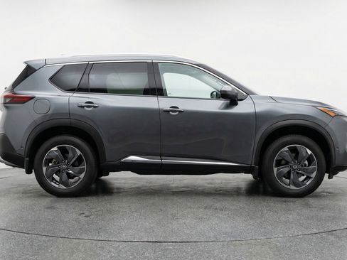 Used 2025 Nissan Rogue SV image 11