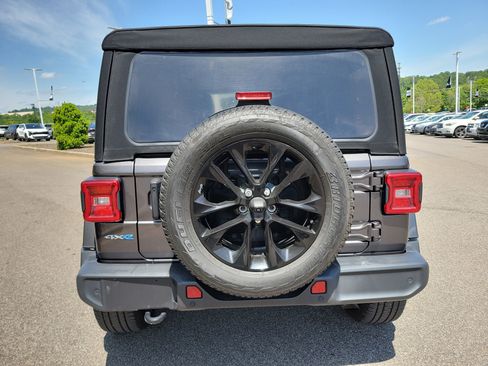Used 2021 Jeep Wrangler Unlimited Sahara w/ Cold Weather Group AWD/4WD image 27