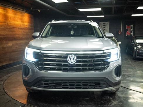 Used 2025 Volkswagen Atlas SE image 4