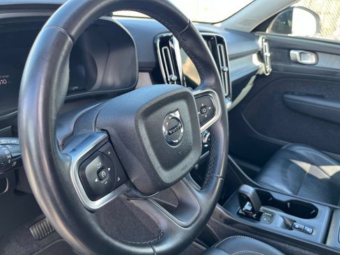 Used 2024 Volvo XC40 B5 Core AWD/4WD image 37