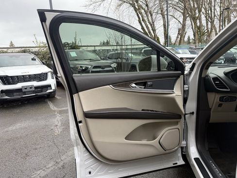 Used 2018 Lincoln MKX Reserve w/ Driver Assistance Package image 23