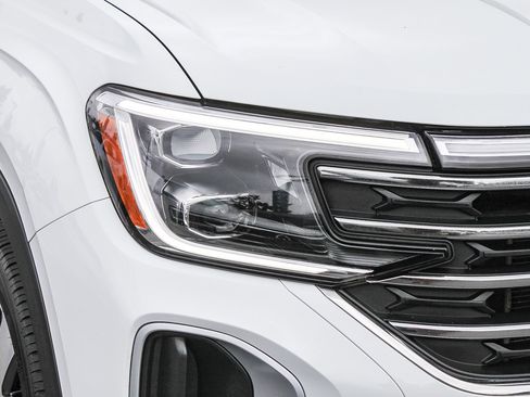 Used 2024 Volkswagen Atlas SE image 4