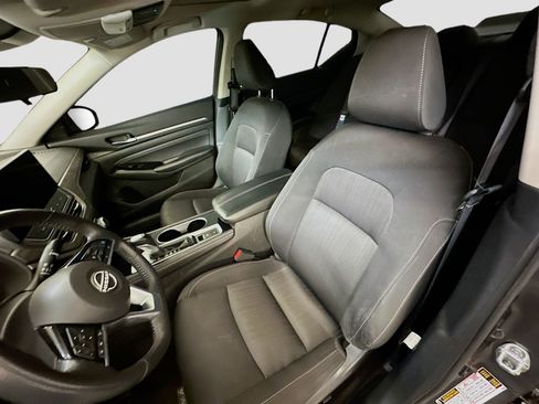 Used 2023 Nissan Altima 2.5 SV w/ SV Premium Package image 13