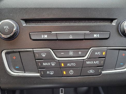 Used 2018 Ford Fusion SE w/ Fusion SE Technology Package image 20