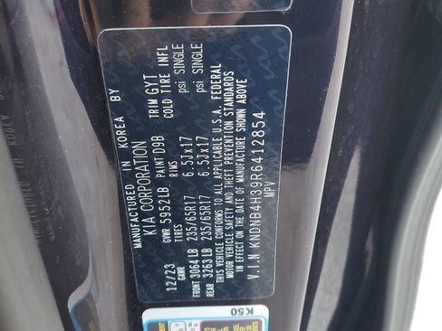 Certified 2024 Kia Carnival LX image 33