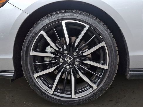 Used 2023 Honda Accord Touring image 9