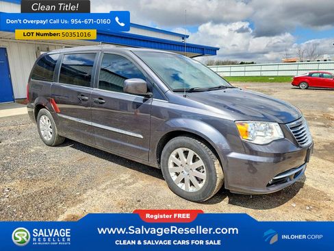 Used 2016 Chrysler Town & Country Touring image 5