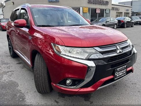 Used 2018 Mitsubishi Outlander SEL image 3