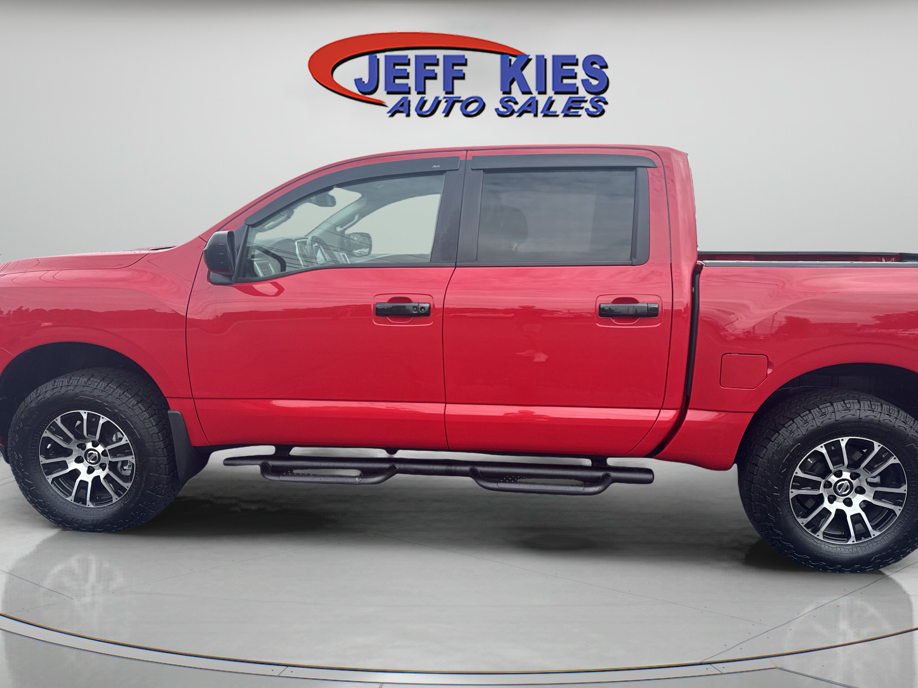 Used 2021 Nissan Titan SV w/ SV Convenience Package AWD/4WD image 8
