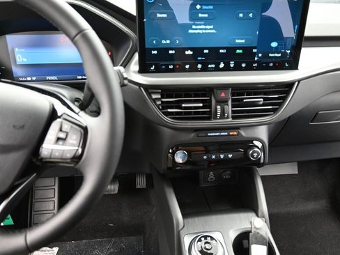 New 2025 Ford Escape SE image 15