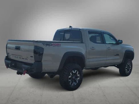 Used 2017 Toyota Tacoma TRD Off-Road w/ Tow Package (A/T) image 8
