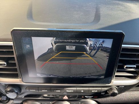 Used 2025 Hyundai Venue SEL image 17