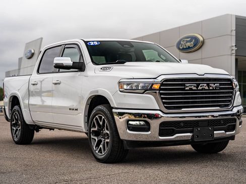 Used 2025 RAM 1500 Laramie AWD/4WD image 1