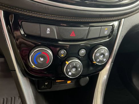Used 2018 Chevrolet Trax Premier AWD/4WD image 16