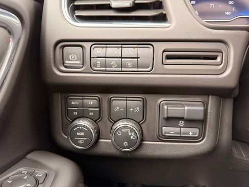 Used 2024 Chevrolet Suburban Z71 w/ Off-Road Capability Package AWD/4WD image 23