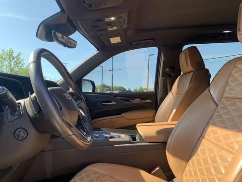 Used 2021 Cadillac Escalade ESV Premium Luxury image 16