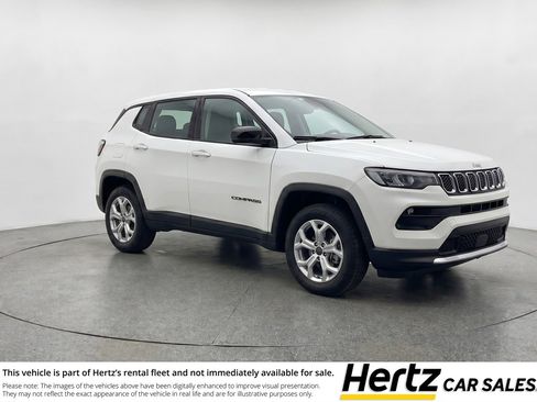 Used 2025 Jeep Compass Latitude AWD/4WD image 1