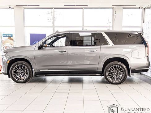 Used 2022 Cadillac Escalade ESV Luxury AWD/4WD image 6