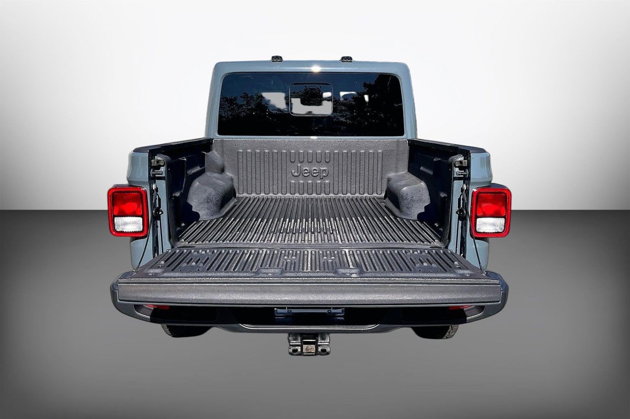 Certified 2024 Jeep Gladiator Sport w/ Premium Package AWD/4WD image 24